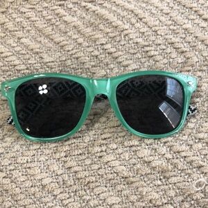 Green Women's Fashion Sunglasses - Classic Wayfarer Style